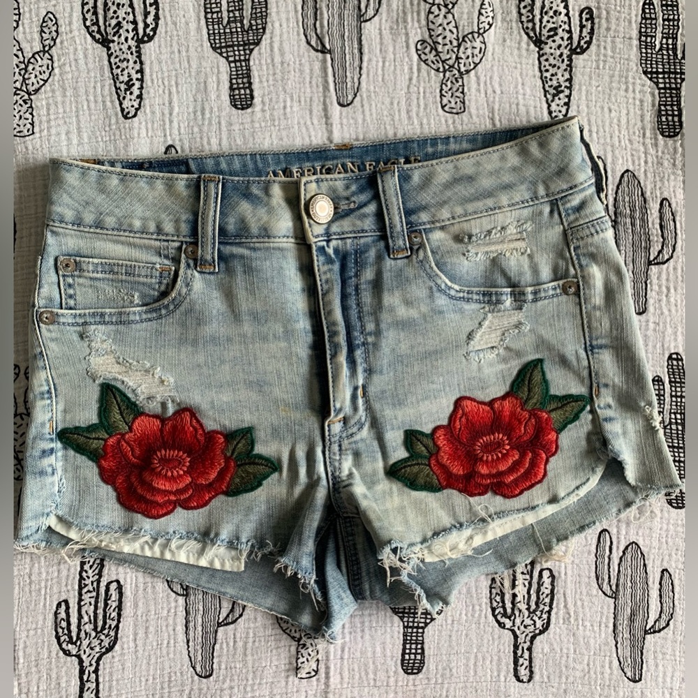 American Eagle Stretch High Rise Shortie Red Embroidered Floral Light Wash